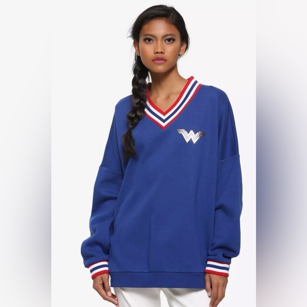 DC Comics Wonder Woman Warrior Women's Sweater. Size med